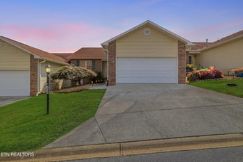 209 Executive Meadows Dr, Lenoir City, TN 37771