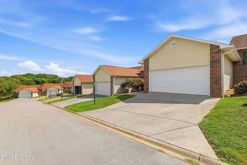 209 Executive Meadows Dr, Lenoir City, TN 37771