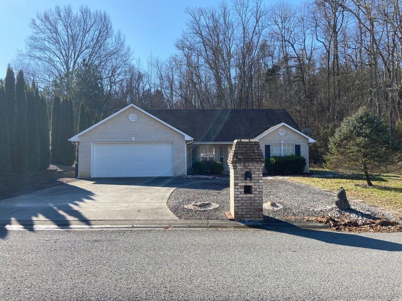209 Hermitage Blvd, Oak Ridge, TN 37830