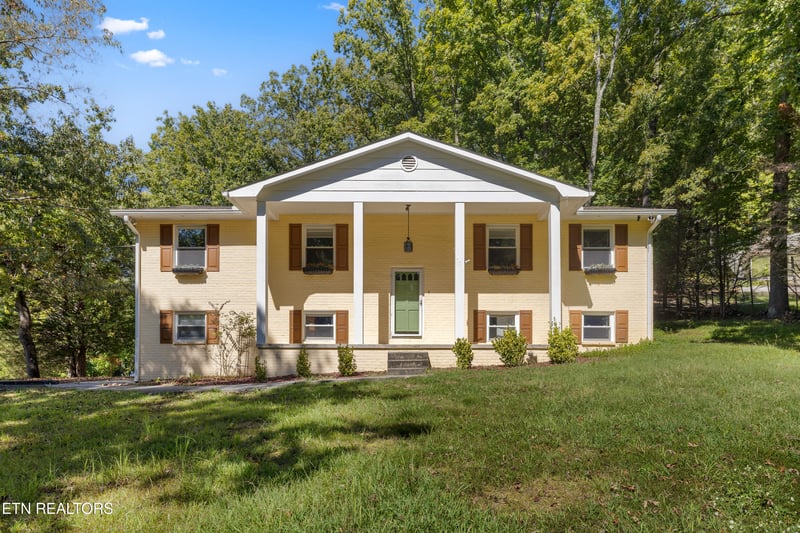 209 Highland Dr, Harriman, TN 37748