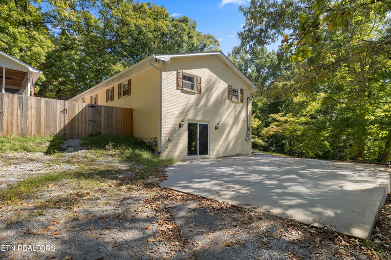 209 Highland Dr, Harriman, TN 37748