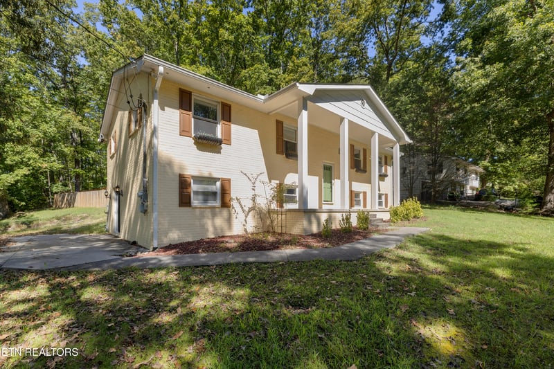 209 Highland Dr, Harriman, TN 37748