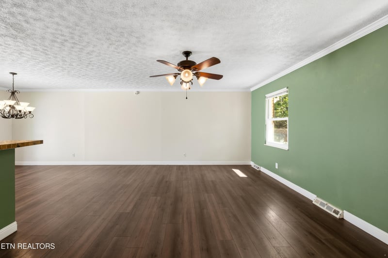 209 Highland Dr, Harriman, TN 37748