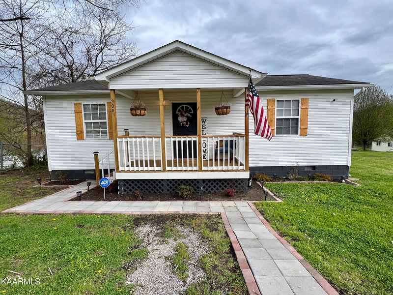 209 Hill St, Rocky Top, TN 37769