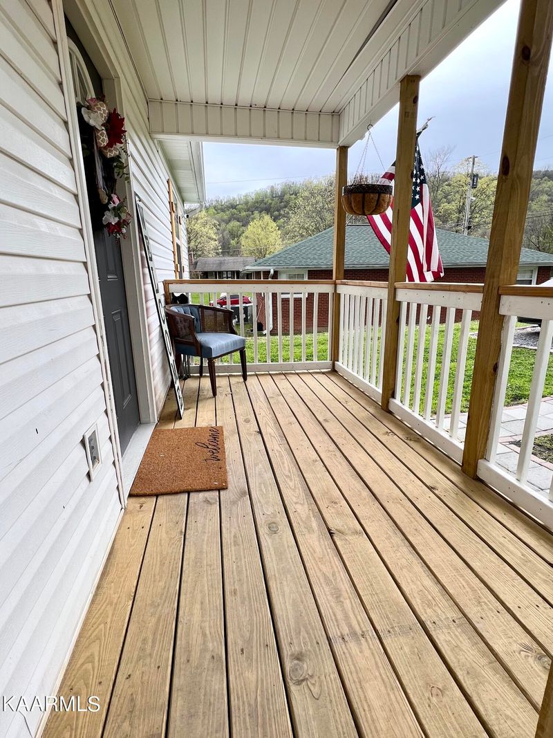 209 Hill St, Rocky Top, TN 37769