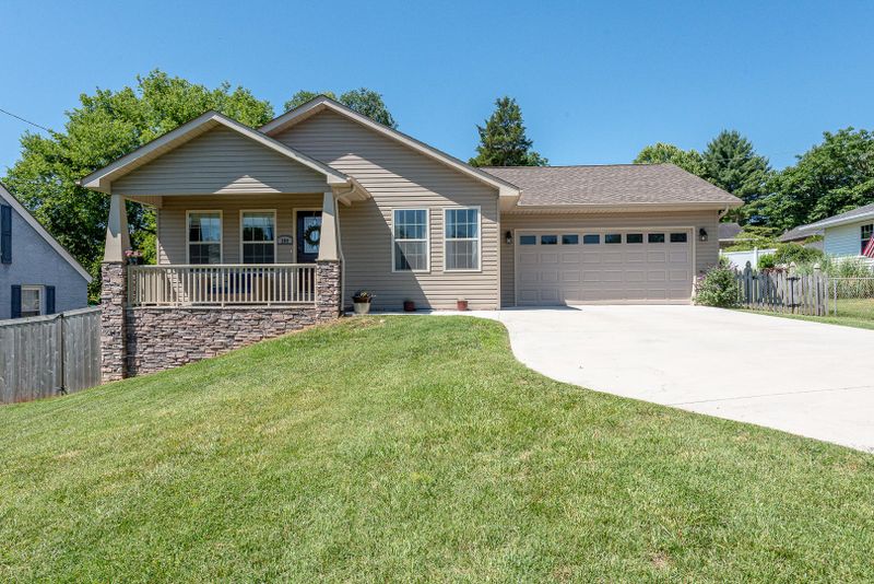 209 Juniper Ave, Alcoa, TN 37701