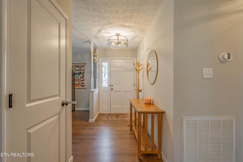 209 Lakeview Ln, Oak Ridge, TN 37830