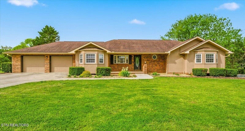 209 Lavista Dr, Maryville, TN 37804