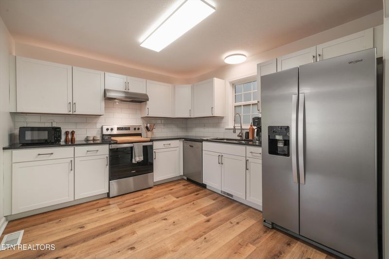 209 Maple Loop Rd, Knoxville, TN 37920