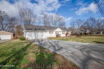 209 N Laurel Cir, Knoxville, TN 37912