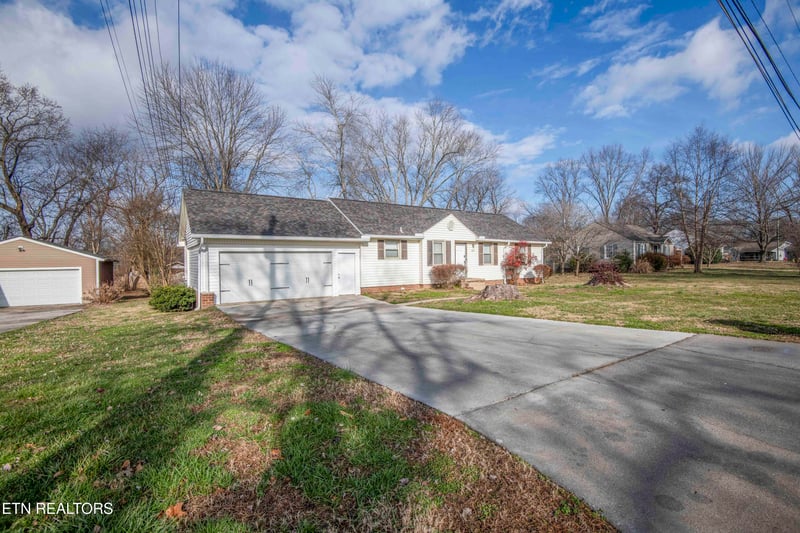 209 N Laurel Cir, Knoxville, TN 37912