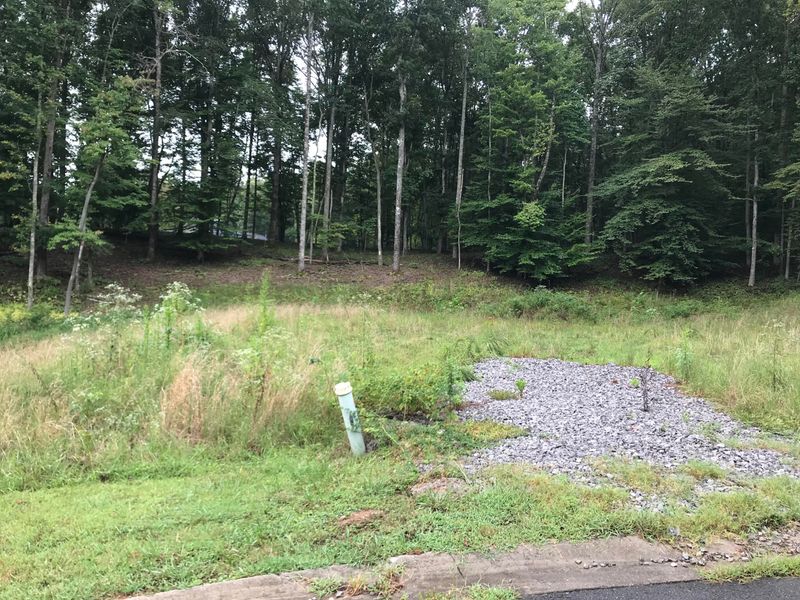 209 N Taube Ln, Oak Ridge, TN 37830