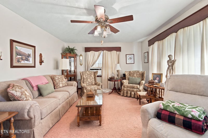 209 Oak St, Jellico, TN 37762