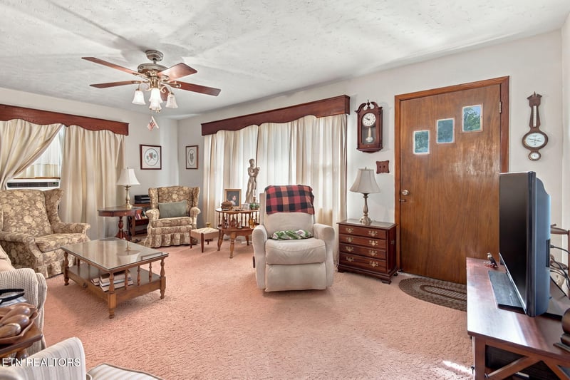 209 Oak St, Jellico, TN 37762
