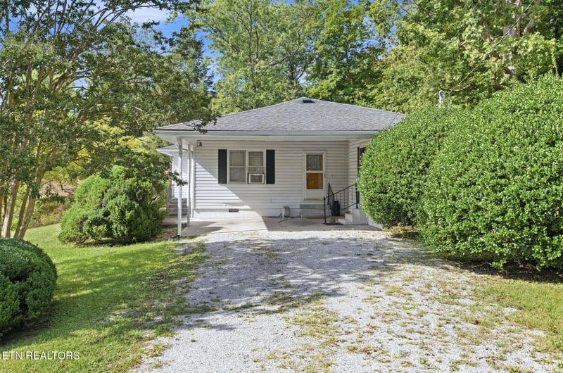 209 Oak St, Jellico, TN 37762
