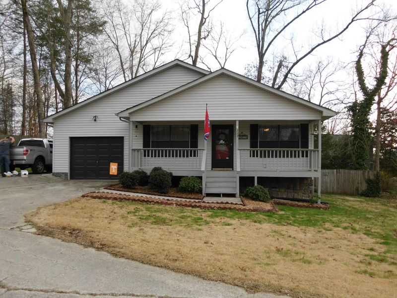 209 Parrot Ln, Clinton, TN 37716