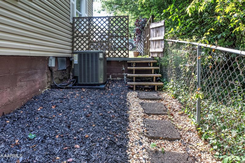 209 Pine St, Clinton, TN 37716