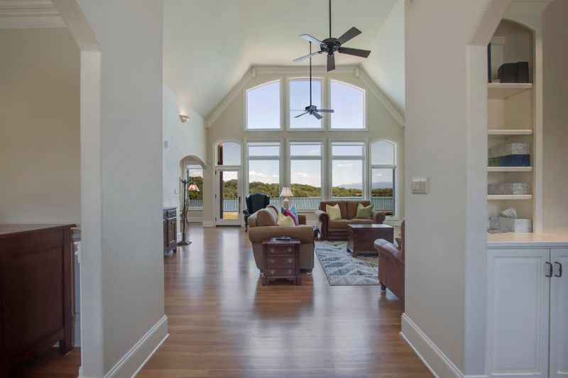 209 Rock Point Dr, Vonore, TN 37885