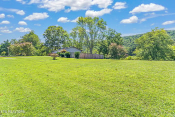 209 Strawberry Ln, Caryville, TN 37714