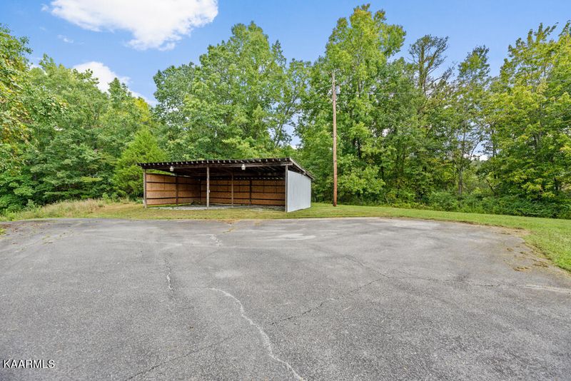 209 Sycamore Dr, Harriman, TN 37748