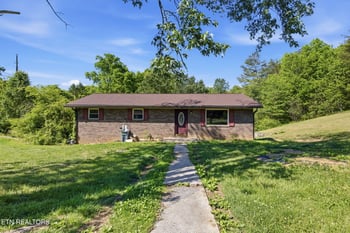 209 White Oak Ln, Heiskell, TN 37754