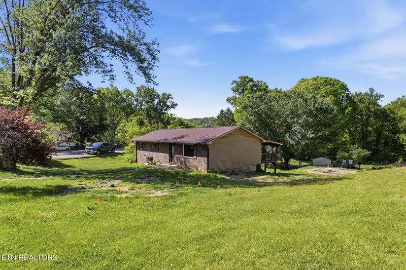 209 White Oak Ln, Heiskell, TN 37754