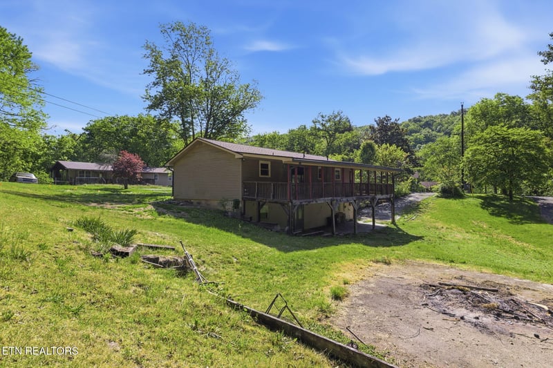 209 White Oak Ln, Heiskell, TN 37754