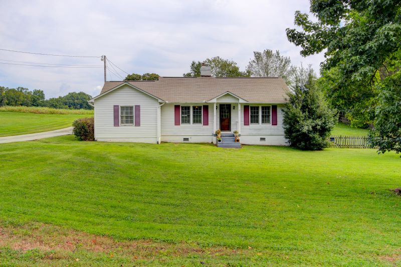 209 Yarnell Rd, Clinton, TN 37716