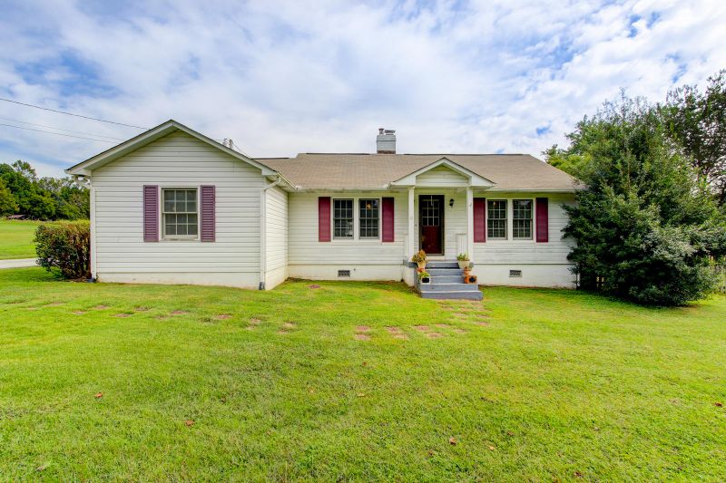 209 Yarnell Rd, Clinton, TN 37716