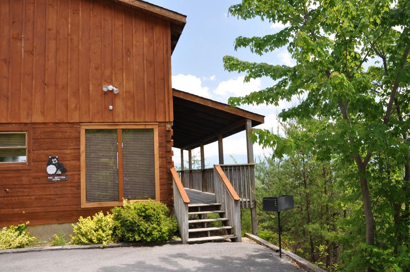 2090 Bluff Mountain Rd, Sevierville, TN 37876