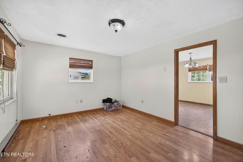2090 Herron Dr, Morristown, TN 37813