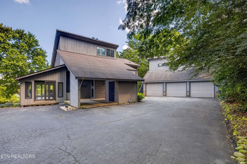 2092 Lakewood Dr, Loudon, TN 37774