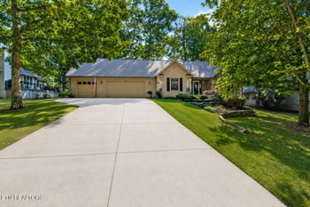 21 Amesbury Ct, Crossville, TN 38558