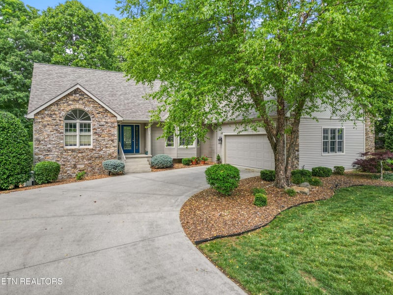 21 Lexham Ct, Crossville, TN 38558