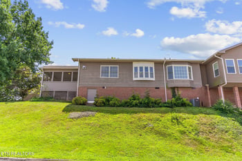 21 Rivers Ct, Oak Ridge, TN 37830