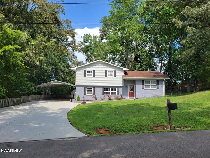 210 Arbor Dr, Maryville, TN 37804