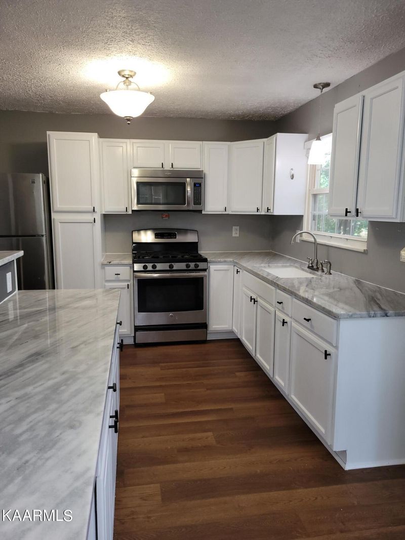 210 Arbor Dr, Maryville, TN 37804