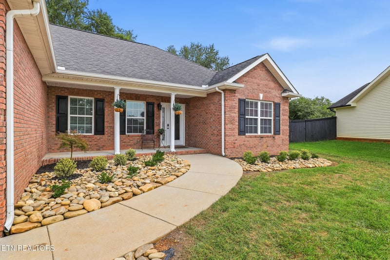210 Barberry Ct, Maryville, TN 37804