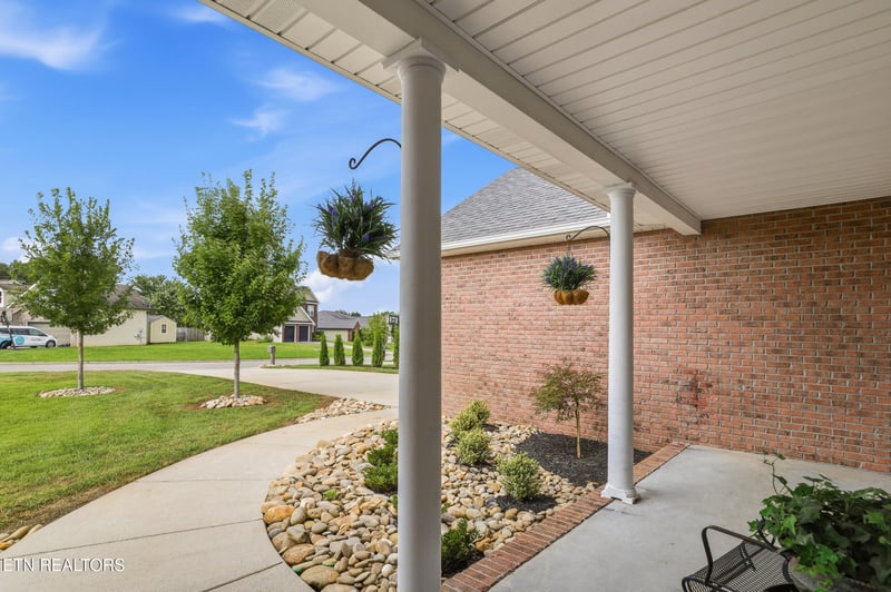 210 Barberry Ct, Maryville, TN 37804