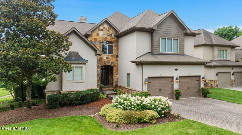 210 Casa Del Lago Way, Lenoir City, TN 37772
