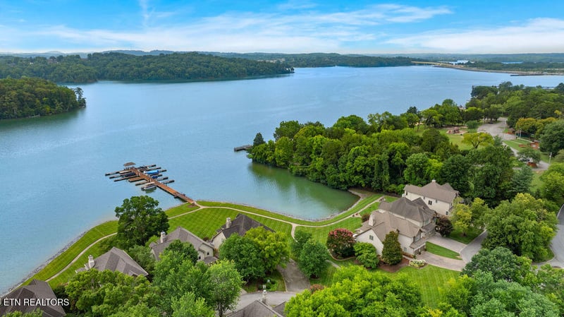 210 Casa Del Lago Way, Lenoir City, TN 37772