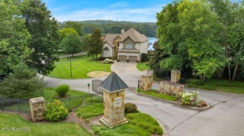 210 Casa Del Lago Way, Lenoir City, TN 37772