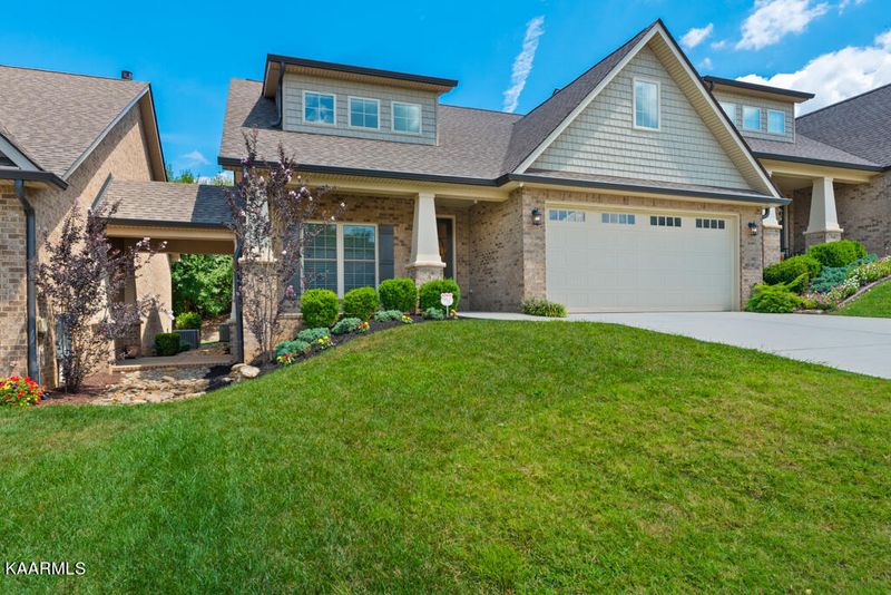 210 Castle Downs Ln, Knoxville, TN 37934
