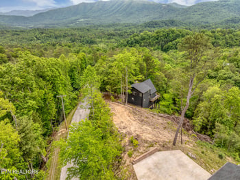 210 Cutter Gap Rd, Townsend, TN 37882