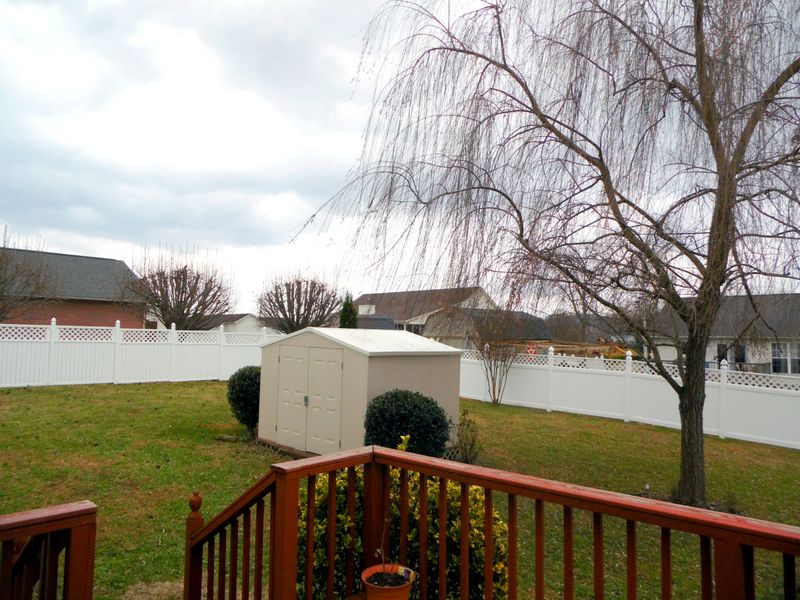 210 Cypress Ln, Jacksboro, TN 37757