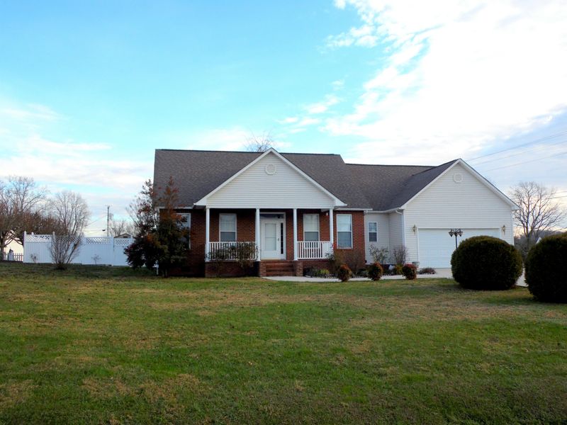 210 Cypress Ln, Jacksboro, TN 37757
