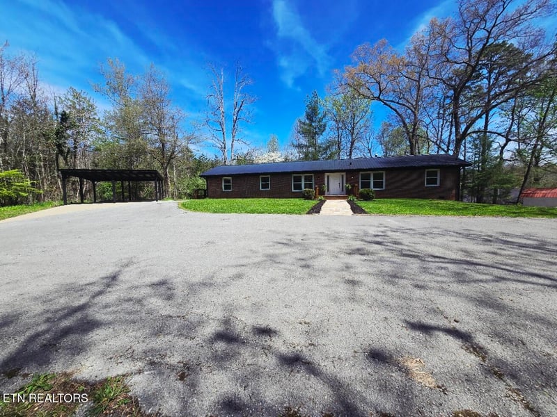 210 Dogwood Ave, Oneida, TN 37841