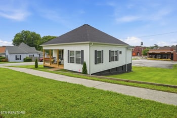 210 E 1st Ave, Lenoir City, TN 37771