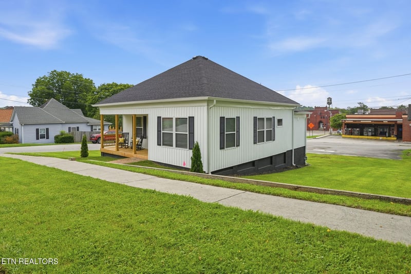 210 E 1st Ave, Lenoir City, TN 37771