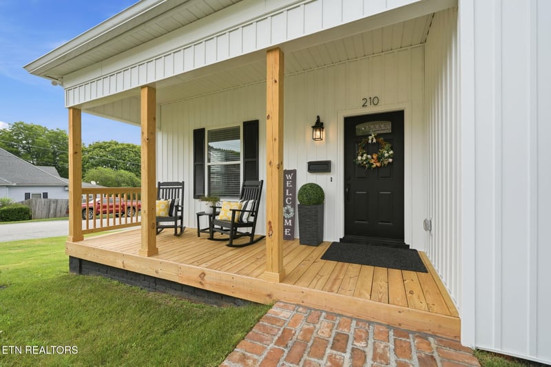 210 E 1st Ave, Lenoir City, TN 37771